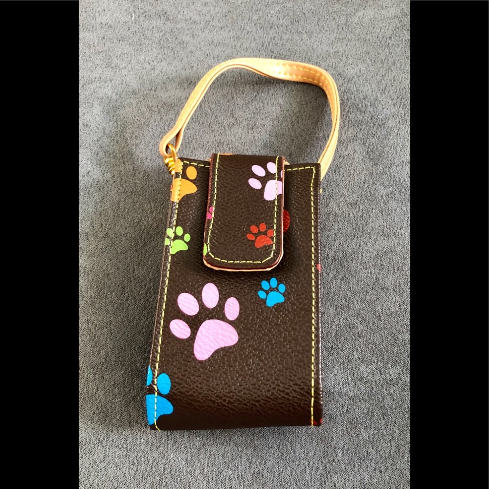 Retro paw print phone case.